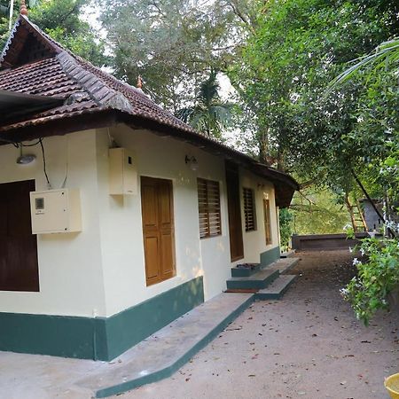 The Mana-Heritage Stay - Chengazhimattam Mana Kottayam Exteriör bild
