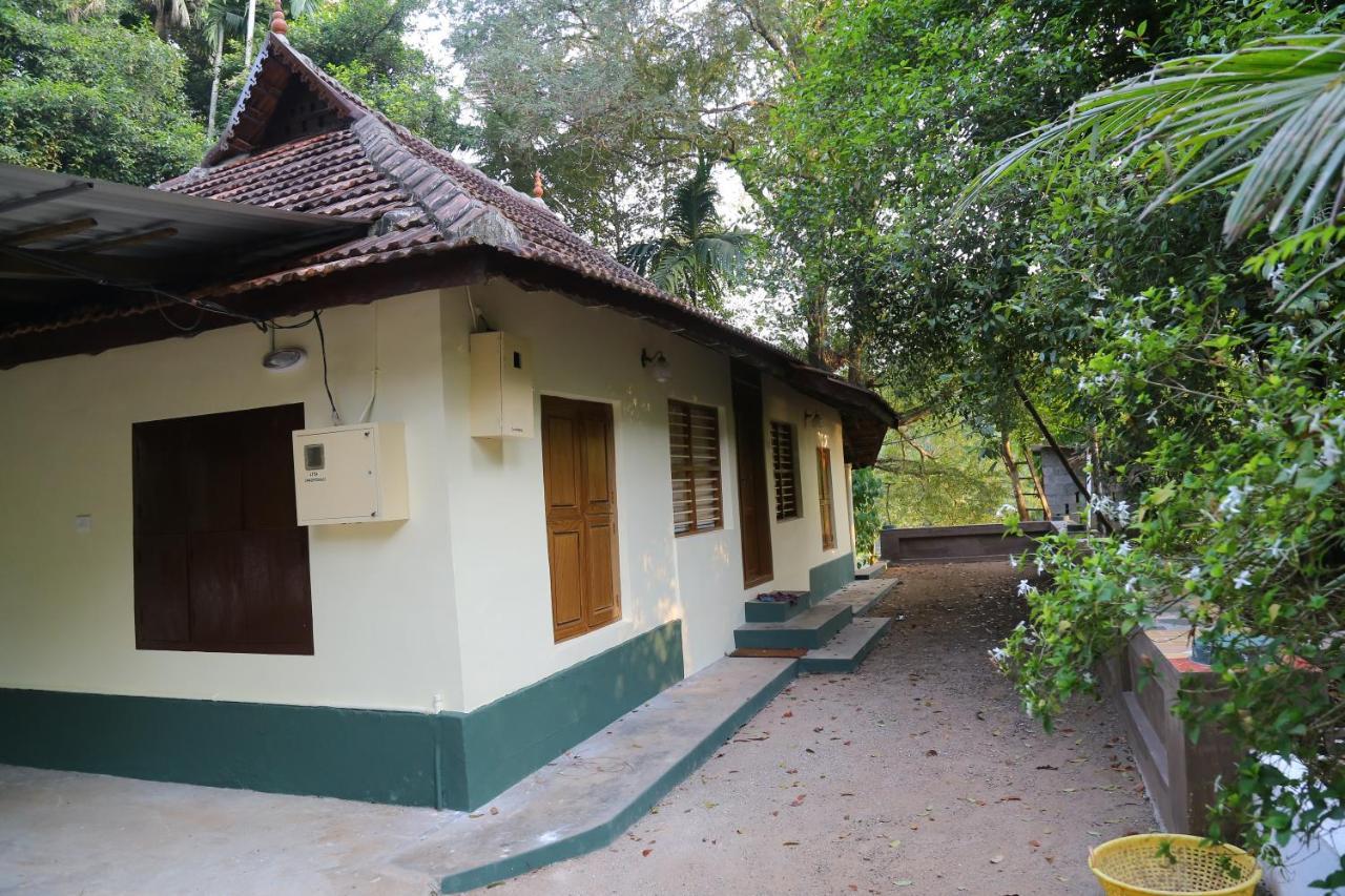 The Mana-Heritage Stay - Chengazhimattam Mana Kottayam Exteriör bild