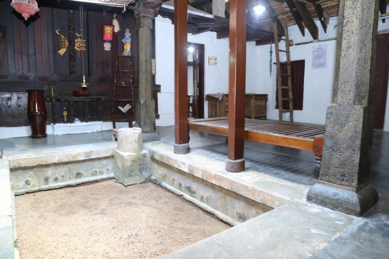 The Mana-Heritage Stay - Chengazhimattam Mana Kottayam Exteriör bild